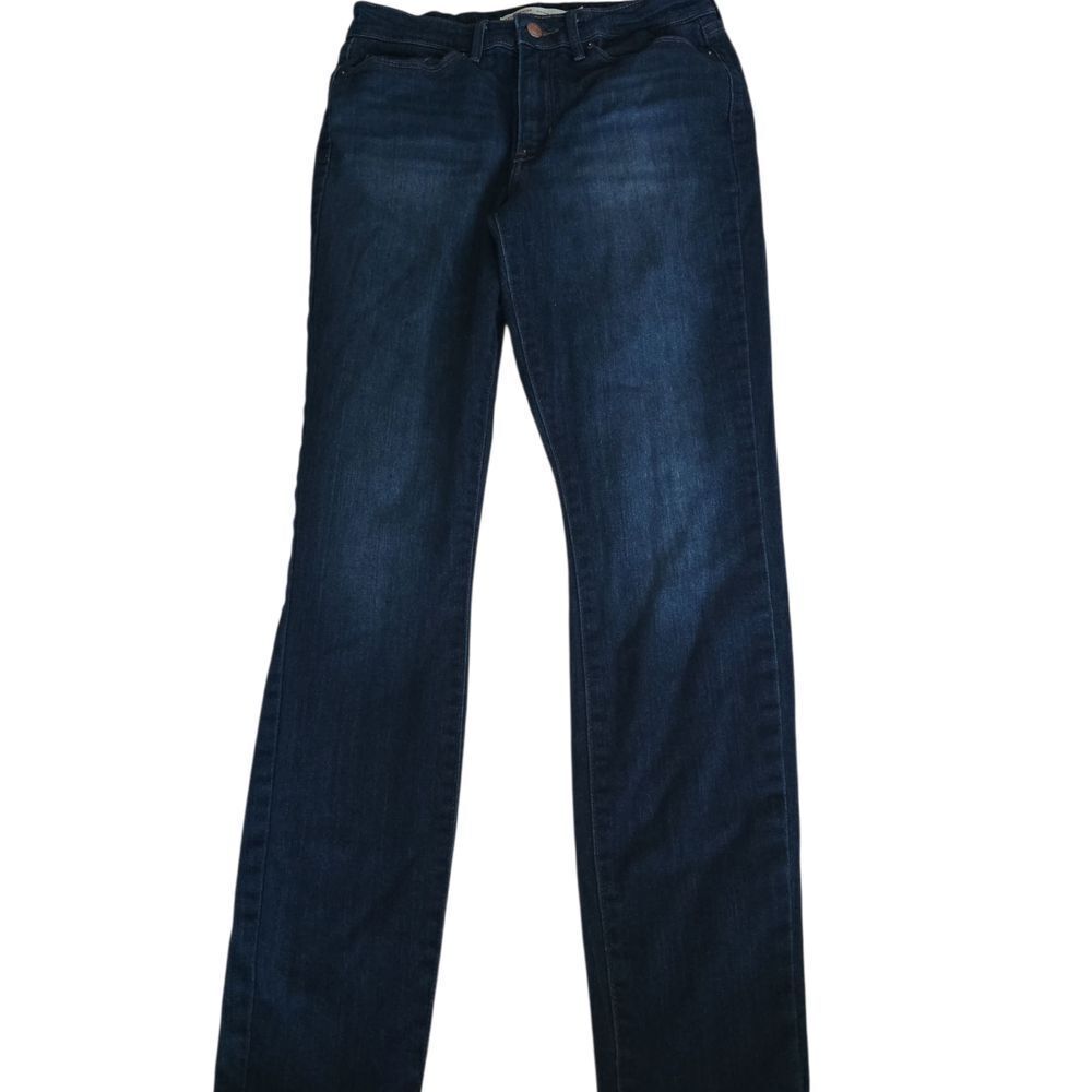 Levi's signature Jean size 4
